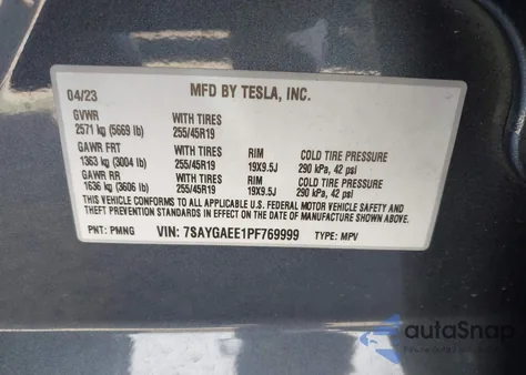 2023 Tesla Model Y Awd/Long Range Dual Motor All-Wheel Drive z USA, uszkodzony, nr VIN 7SAYGAEE1PF769999